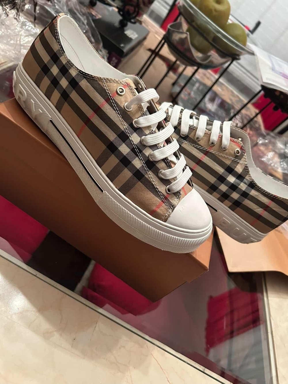 Burberry Beige Plaid Low-Top Sneakers Size 9.5 (43)